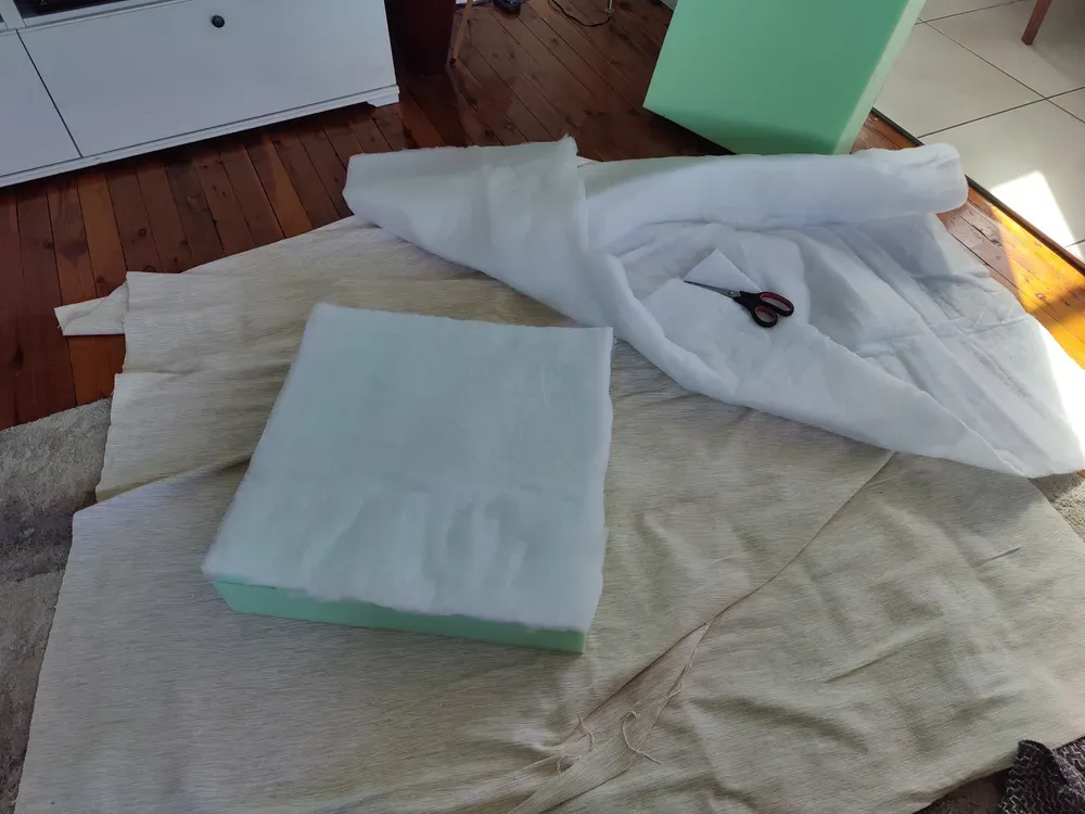 Bottom cushion foam with wadding